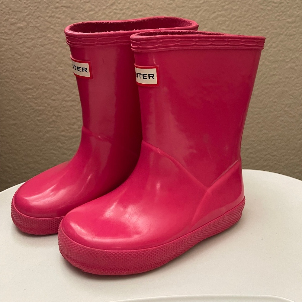 Girls hot pink “Hunter” boots.